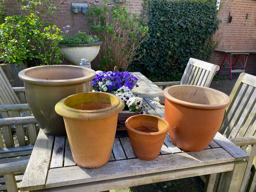 Opruiming Grote buiten terracotta potten te koop., Tuin en Terras, 25 tot 40 cm, Gebruikt, Rond, Ophalen of Verzenden