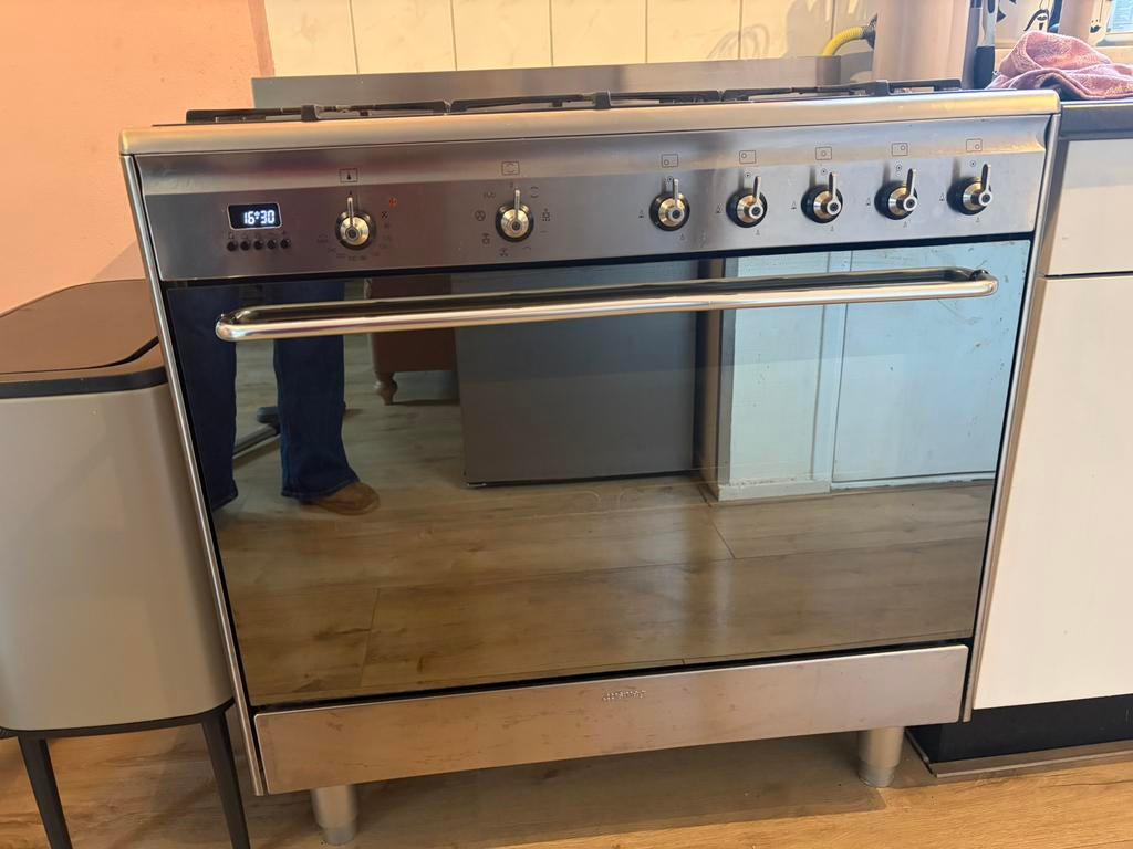 ** GESERVEERD ** Smeg 5- pits gasfornuis met oven, Ophalen, 60 cm of meer, Zo goed als nieuw, Gas