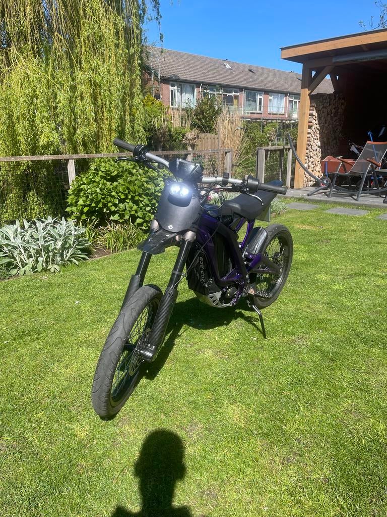 Surron Light Bee 2023 unieke poedercoat, Fietsen en Brommers, Zo goed als nieuw, Ophalen, Overige merken