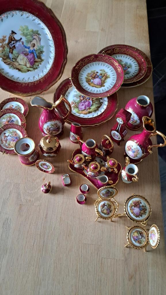 Rood porseleinen theeservies met gouden details, Antiek en Kunst, Ophalen