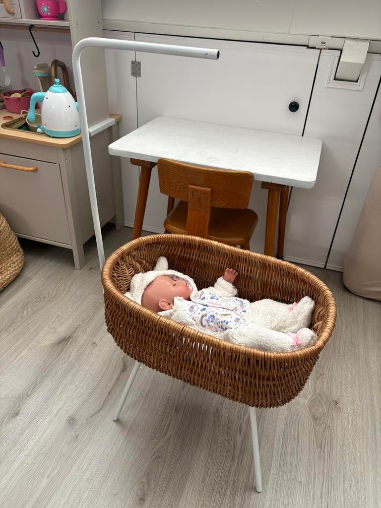 Rotan poppenbed, Ophalen of Verzenden, Zo goed als nieuw, Wieg