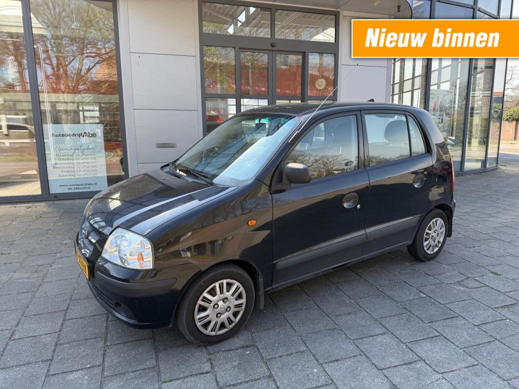 Hyundai ATOS 1.1I ACTIVE JOY-AIRCO-ELEC RAMEN-PDC!!, Auto's, Hyundai, Voorwielaandrijving, 31 €/maand, 4 cilinders, Zwart
