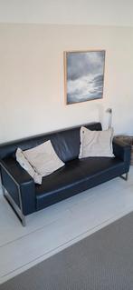 Moderne strakke leren banken(2), rvs frame., Ophalen, Moderne strakke bank., Minder dan 75 cm, Zo goed als nieuw