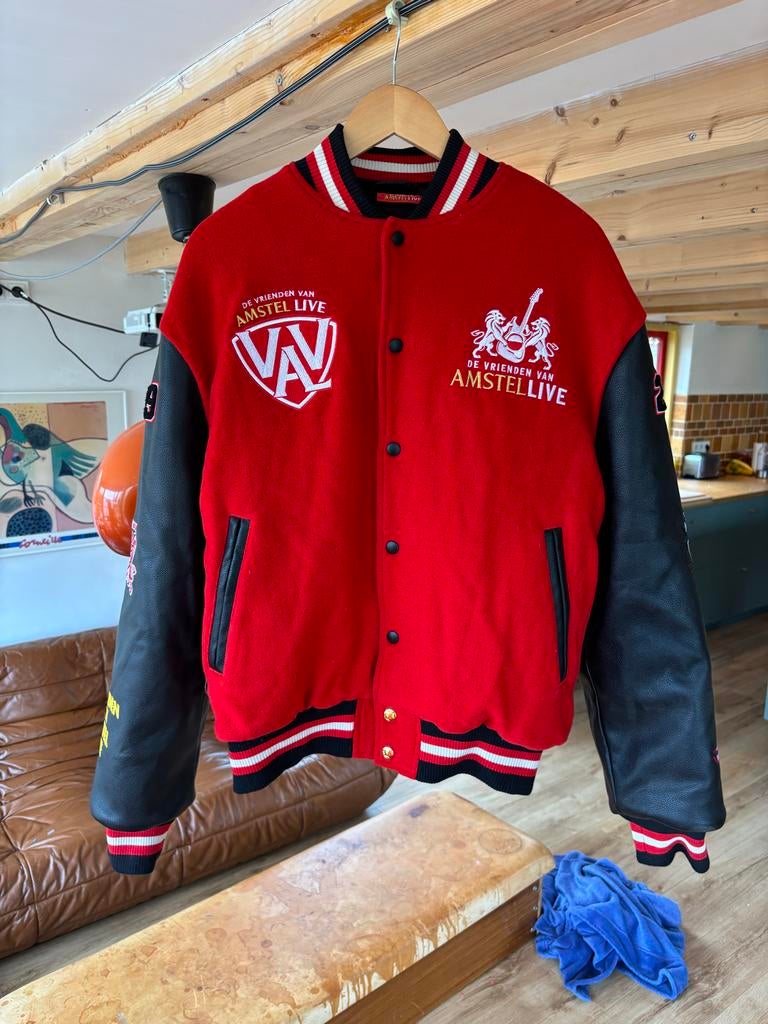 Amstel Live Varsity Jacket - Zeldzaam item, Ophalen of Verzenden, Nieuw, Maat 52/54 (L), Rood