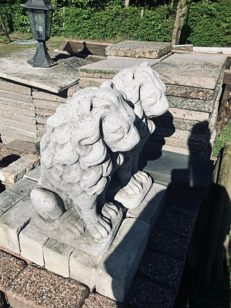 Stenen leeuwenbeeld, circa 45 cm hoog, Tuin en Terras, Ophalen, Gebruikt, Steen, Dierenbeeld