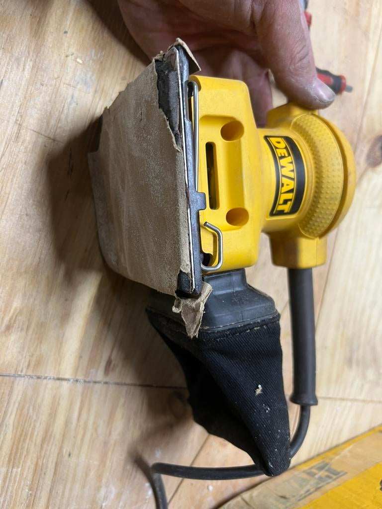 Te koop de walt schuurmachine, Doe-het-zelf en Verbouw, Gereedschap | Schuurmachines, Ophalen of Verzenden, Zo goed als nieuw