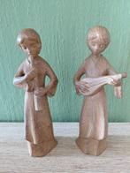 Houten beeldjes, Ophalen