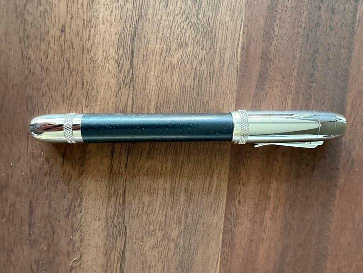 Vulpen:  Graf Von Faber Castell For Bentley Ebony, Verzamelen, Pennenverzamelingen, Zo goed als nieuw, Vulpen, Overige merken