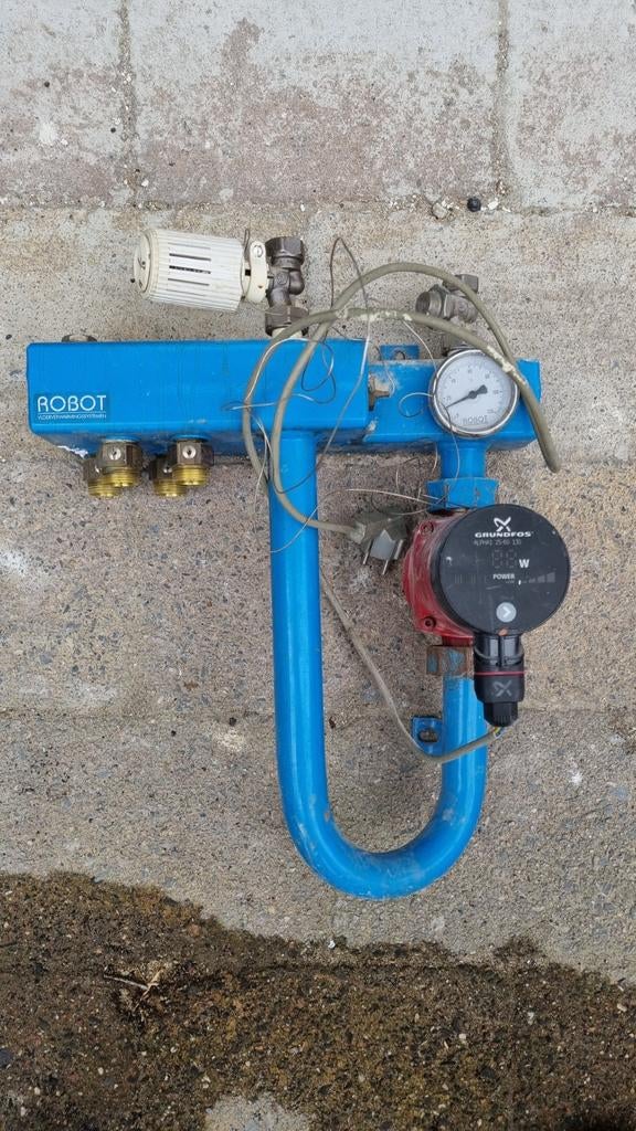 Vloerverwarmingsverdeler Robot met Grundfos pomp, Doe-het-zelf en Verbouw, Verwarming en Radiatoren, Ophalen, Minder dan 60 cm