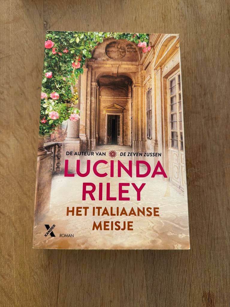 Het Italiaanse Meisje - Lucinda Riley, Ophalen of Verzenden, Gelezen, Nederland