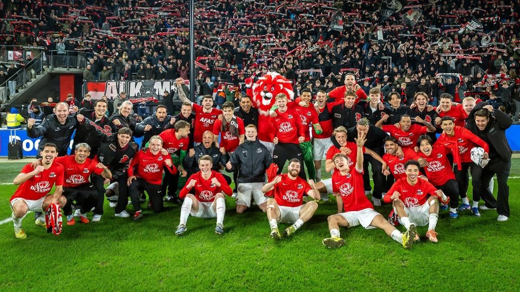 GEZOCHT: 2 kaartjes bekerfinale AZ - NEC, Twee personen, April