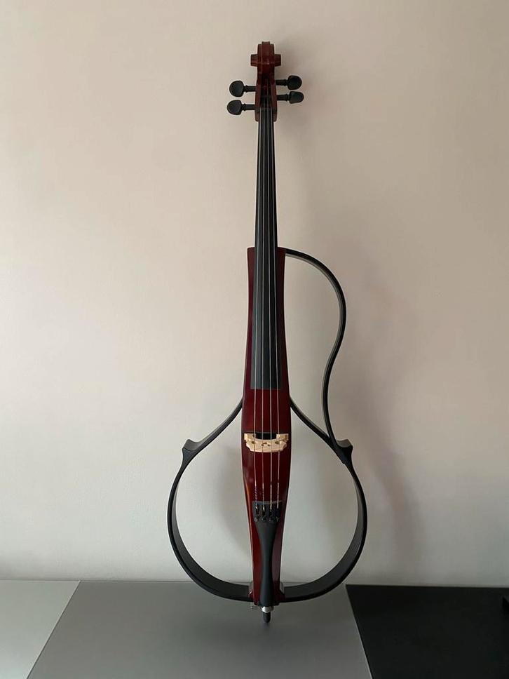 Complete Set - Yamaha Silent Cello, koptelefoon, strijkstok, Muziek en Instrumenten, Strijkinstrumenten | Cello's, Zo goed als nieuw