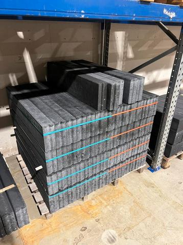 Opsluitbanden antraciet 8x20x100cm €7,85 ps beschikbaar voor biedingen
