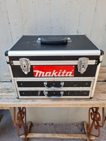 Makita Boor-Schroefmachine met Koffer, Lader en Accu beschikbaar voor biedingen
