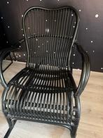 Zwarte schommelstoel - Relax in stijl!, Huis en Inrichting, Stoelen, Gebruikt, Zwart, Riet of Rotan, Ophalen of Verzenden