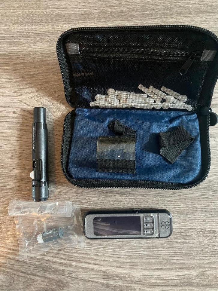 Contour next link 2.4 glucose meter, Diversen, Verpleegmiddelen, Zo goed als nieuw, Ophalen of Verzenden