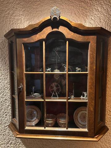 Vintage Houten Vitrinekast beschikbaar voor biedingen