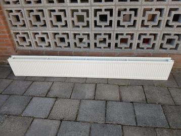 Radiator 220x10x30 beschikbaar voor biedingen