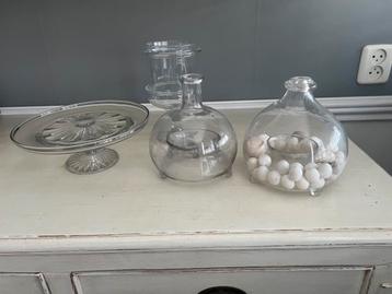 Antiek glaswerk beschikbaar voor biedingen