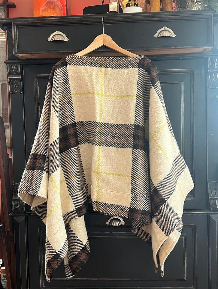 Prachtige wollen poncho cape van Burberry, Kleding | Dames, Jassen | Winter, Zo goed als nieuw, Maat 38/40 (M), Overige kleuren