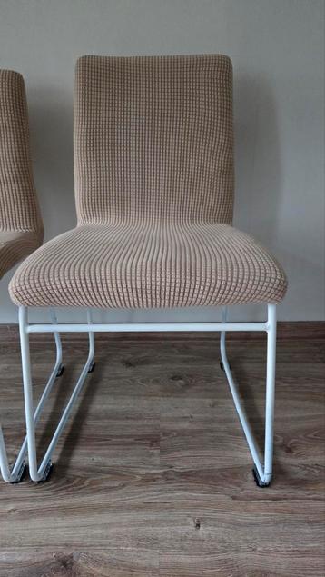 Set van 6 stoelen met beige hoezen beschikbaar voor biedingen