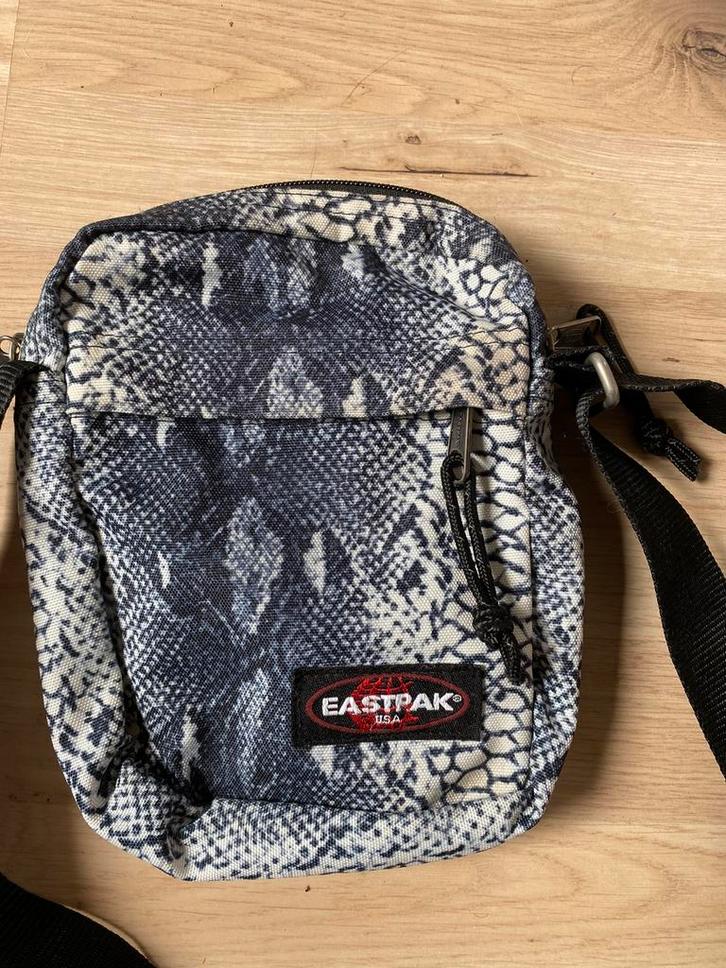 Eastpack zijtasje, Sieraden, Tassen en Uiterlijk, Tassen | Schoudertassen, Gebruikt, Overige merken, Overige kleuren, Ophalen of Verzenden