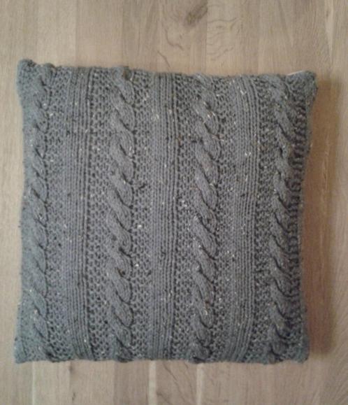 Grijs kussen inclusief binnenkussen (bij 2 st. € 10 korting), Huis en Inrichting, Woonaccessoires | Kussens, Nieuw, Grijs, Vierkant