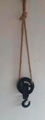 Decoratieve  katrol met touw, Ophalen, Zo goed als nieuw