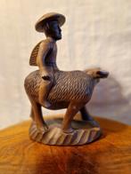 Handgesneden Houten Beeld – Man op Waterbuffel | 28 cm Hoog, Ophalen of Verzenden