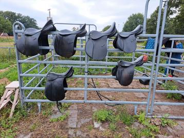 Meerdere zadels in 1 koop beschikbaar voor biedingen