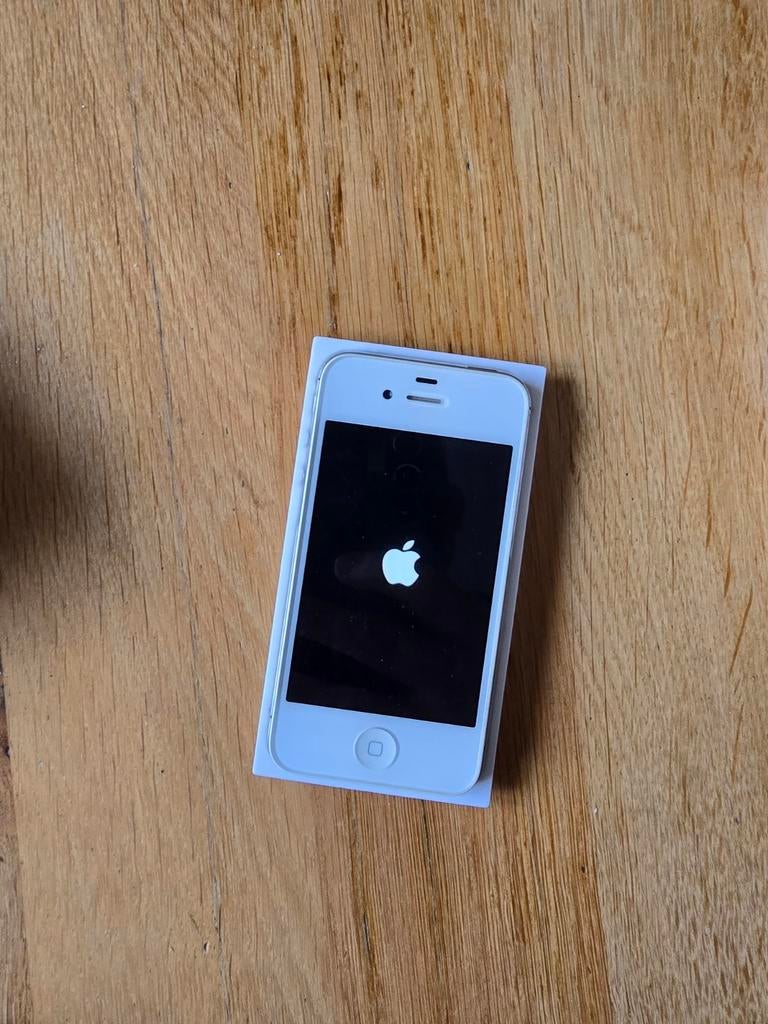 ZGAN iPhone 4 - Compleet met accessoires!, Telecommunicatie, Mobiele telefoons | Apple iPhone, Ophalen of Verzenden, Zo goed als nieuw