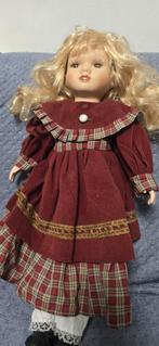 Vintage Porseleinen Pop met Rode Jurk, Antiek en Kunst, Ophalen of Verzenden