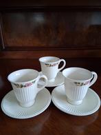 Wedgwood Briar rose hoge kopjes en schotels *eureka*, Ophalen of Verzenden, Zo goed als nieuw, Overige stijlen, Kop(pen) en/of Schotel(s)
