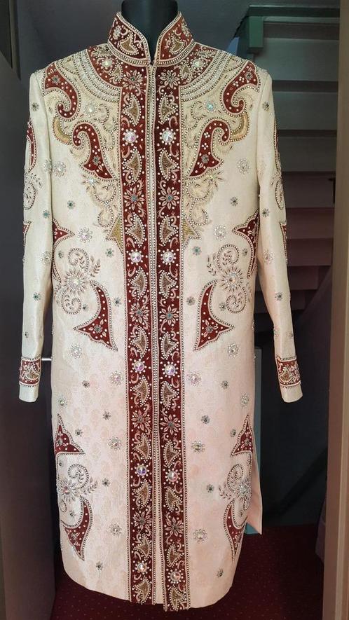 SHERWANI:  Indiase Heren Trouwkostuum, Kleding | Heren, Kostuums en Colberts, Nieuw, Maat 52/54 (L), Beige, Ophalen of Verzenden