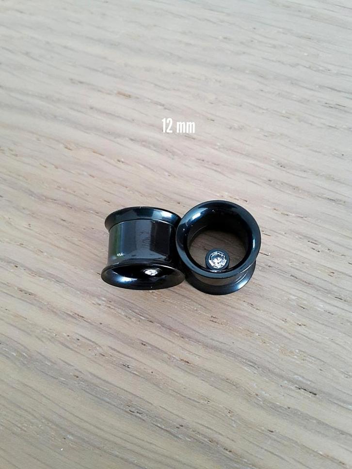 Nieuwe tunnels, pluggen. Staal. Zwart. Steentje. 8 mm., Sieraden, Tassen en Uiterlijk, Piercings, Zo goed als nieuw, Oor- of Traguspiercing