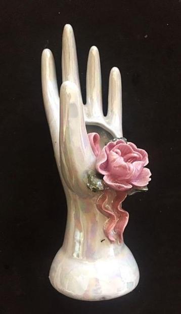 Hand vintage ringhouder vrouwenhand met roos porselein kado  beschikbaar voor biedingen