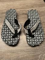 Teenslipper of slippers / zwart - wit, Kleding | Dames, Ophalen of Verzenden, Zo goed als nieuw, Zwart