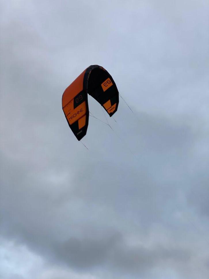 Slingshot Machine v1 LW 15 meter, Watersport en Boten, Kitesurfen, Zo goed als nieuw, Kite, 15 m², Geen board, Ophalen