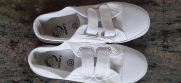 Gym schoenen maat 32 whit  beschikbaar voor biedingen