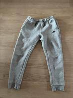 Nike Tech Joggingbroek Grijs - Maat XL kids, Kinderen en Baby's, Kinderkleding | Maat 176, Ophalen of Verzenden, Zo goed als nieuw