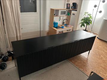 WOOOD gravure zwart hout tv-meubel, dressoir, kast.