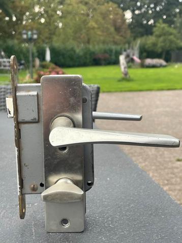 Vintage Deurbeslag - Klinkstel beschikbaar voor biedingen