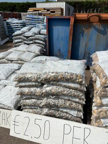 UITVERKOOP ZAND EN GRIND ZAKKEN beschikbaar voor biedingen