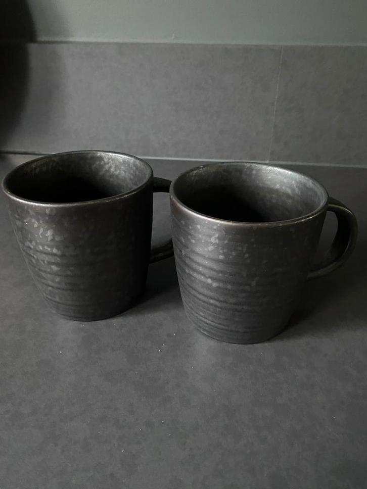 2 mokken Pion House Doctor grijs, Huis en Inrichting, Keuken | Servies, Zo goed als nieuw, Kop(pen) en/of Schotel(s), Overige stijlen