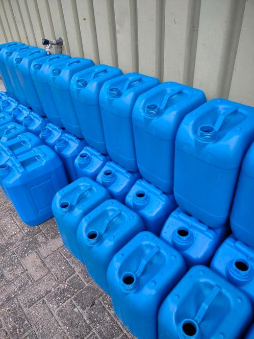 jerrycans met afsluit- èn schroefdop,ca 30 liter, Tuin en Terras, Regentonnen, Zo goed als nieuw, Kunststof, Minder dan 75 liter