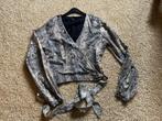 Nikkie overslag blouse/top beige/ zwart snake mt. 40, Kleding | Dames, Blouses en Tunieken, Maat 38/40 (M), Beige, Ophalen of Verzenden