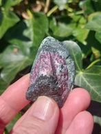 Robijn in chroomzoïsiet, Ophalen of Verzenden, Mineraal