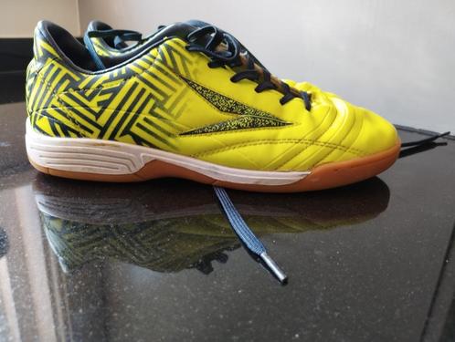 Gymschoenen voetbalschoenen, Sport en Fitness, Voetbal, Zo goed als nieuw, Schoenen, Maat XS of kleiner, Ophalen of Verzenden