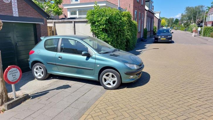 Peugeot 206, Auto's, Peugeot, Particulier, Benzine, Sedan, Handgeschakeld, Overige kleuren, Stof, Ophalen