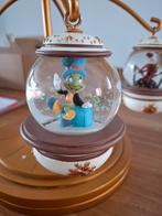 Disney kerst ornament snowglobe japie krekel jiminy cricket, Ophalen, Zo goed als nieuw, Beeldje of Figuurtje